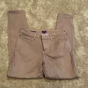 Brown skinny jeans.